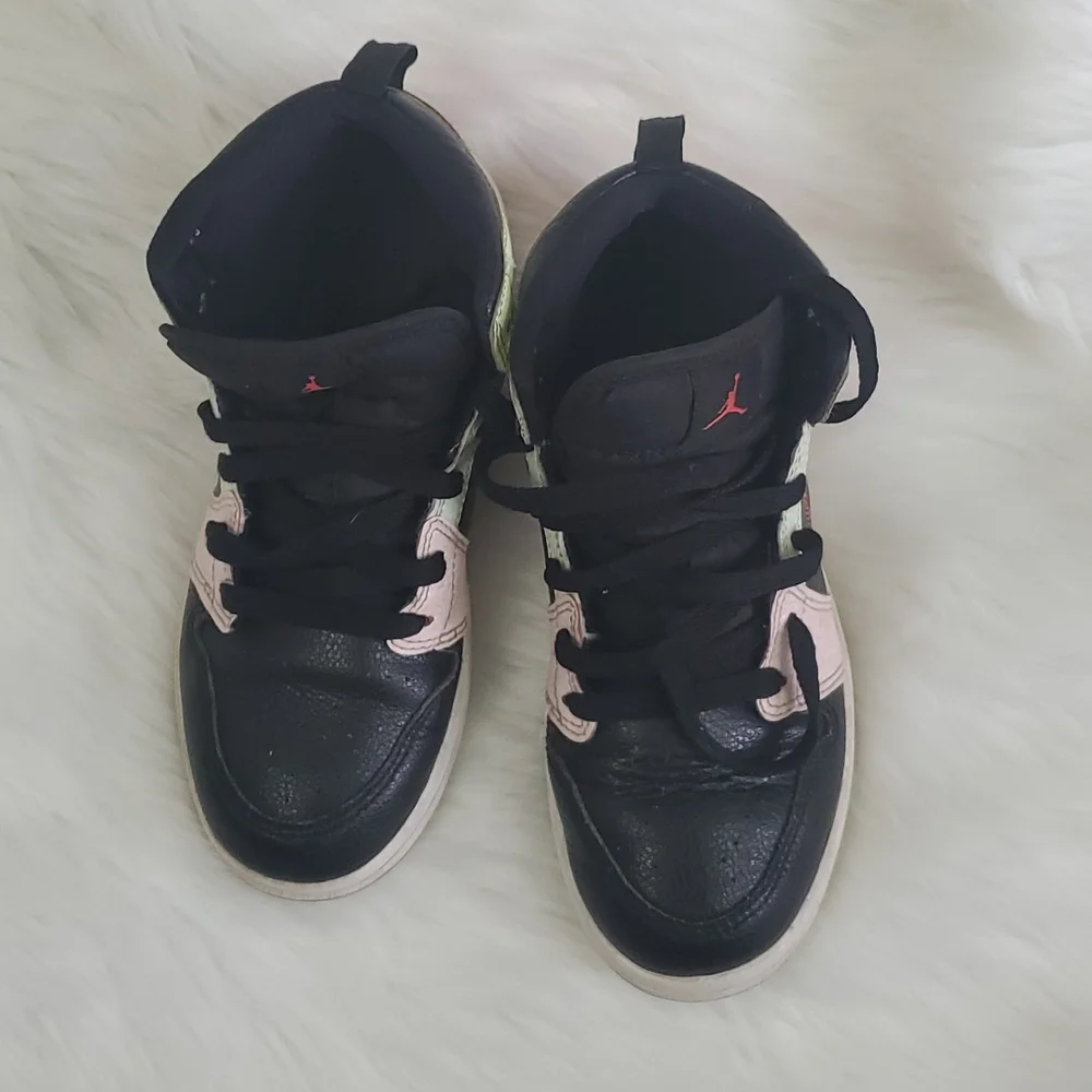Nike Air Jordan Sneakers Shoes unisex leather size 2Y - Picture 6 of 8